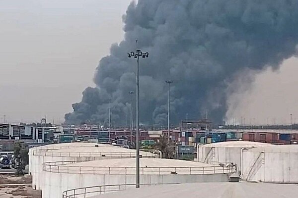 سازمان بنادر: اطفای حریق با همه امکانات در حال انجام است|سربیل