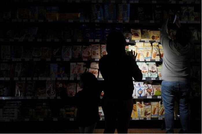  موج گسترده قطعی برق بیش از ۸۰۰ هزار مشترک در آمریکا |سربیل