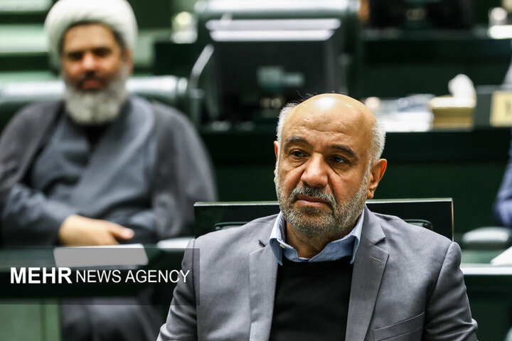 وزیر رفاه به دلیل عارضه قلبی به مجلس نرفت|سربیل