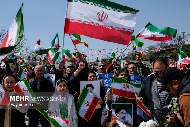 مدیرعامل بانک تجارت روز «جمهوری اسلامی ایران» را تبریک گفت|سربیل مدیرعامل بانک تجارت روز «جمهوری اسلامی ایران» را تبریک گفت|سربیل